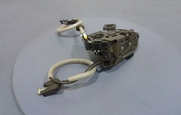Volkswagen PASSAT B7 USA Rear door lock 5TA839016D