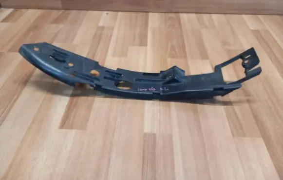 Volkswagen Touareg I Front bumper mounting bracket 7L6807184C