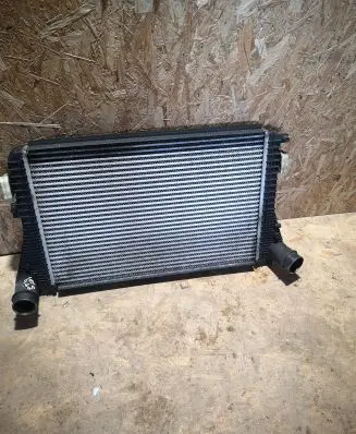 Volkswagen Jetta VI Intercooler radiator