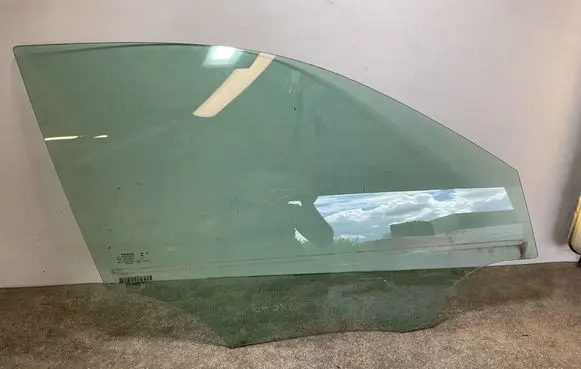 Volvo XC40 Front door window glass four-door 43R00049 32368779 E000292