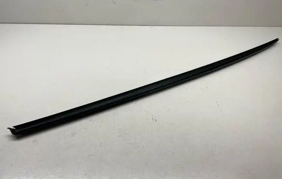 Audi Q8 Windshield trim 4M8854327