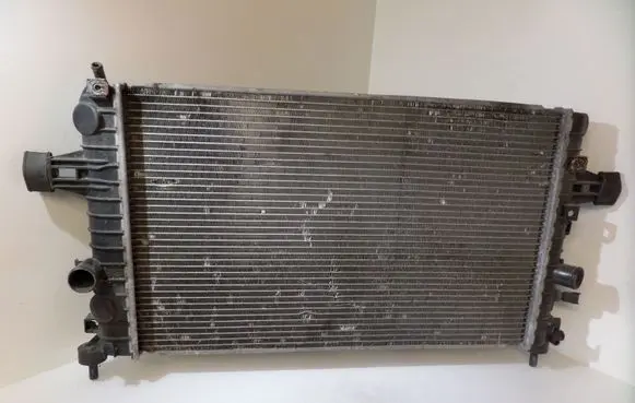 Opel Astra H Coolant radiator