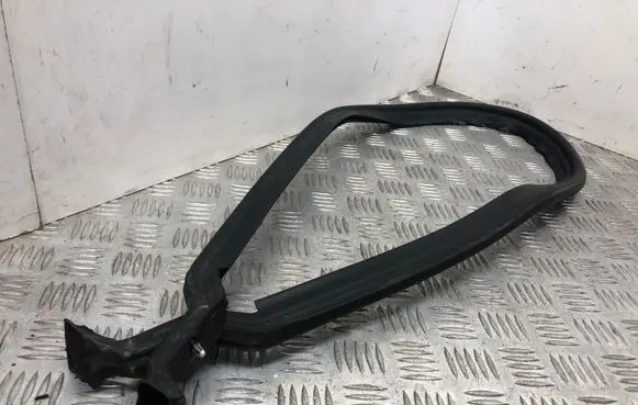 BMW 5 E60 E61 Engine compartment rubber 7034163