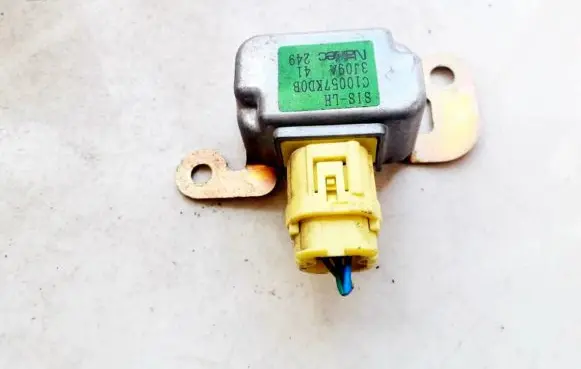 Mazda Premacy Airbag deployment crash/impact sensor C10057KD0B 3J09A