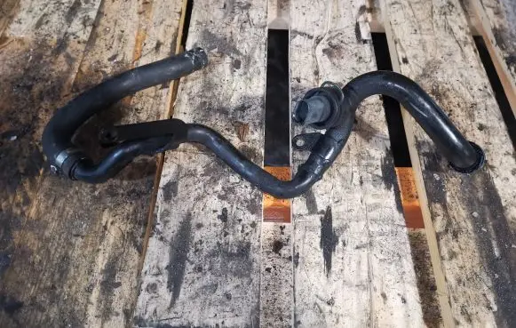 Audi Q7 4L Engine coolant pipe/hose 059121065