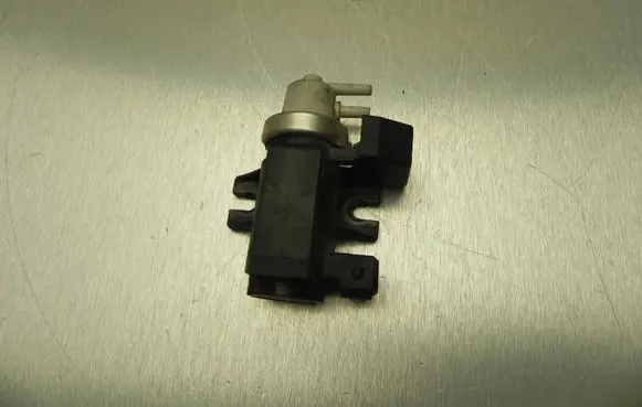 BMW 7 F01 F02 F03 F04 Turbo solenoid valve 7595374 VD9303