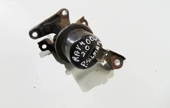 Toyota RAV 4 (XA10) Engine mount bracket