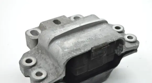 Engine mount bracket