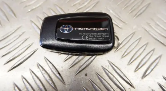Toyota Highlander XU70 Ignition key/card 8990H0E200