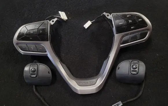 Jeep Cherokee Steering wheel buttons/switches 68321897AA 68321893AA