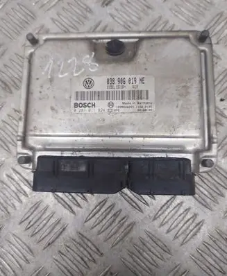 Skoda Fabia Mk1 (6Y) Engine control unit/module 038906019NE 0281011824