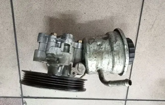 Toyota Avensis T250 Power steering pump IMPRK1342974
