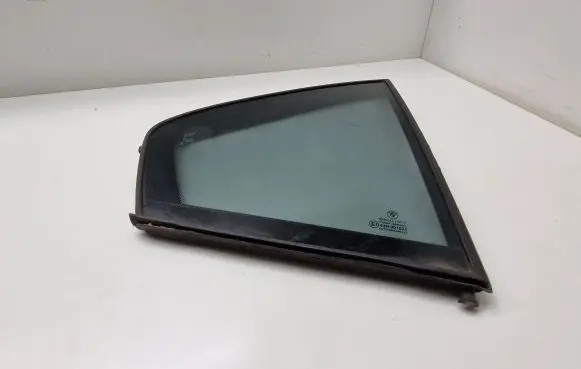 Rear vent window glass