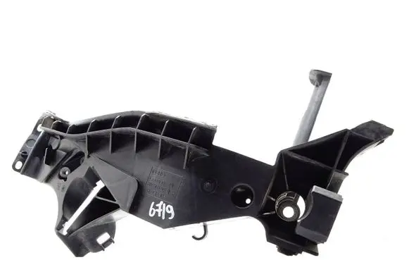 Audi A5 8T 8F Radiator support slam panel bracket 8T0805608D