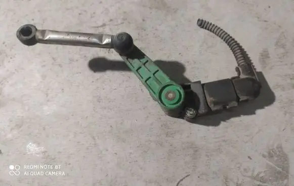 Headlight/headlamp level sensor