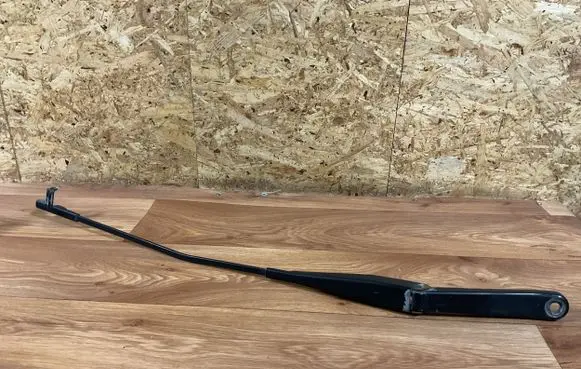 Ford Focus Front wiper blade arm 4M5117526CC