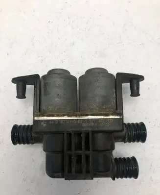 BMW 5 E39 Coolant heater control valve 8374995