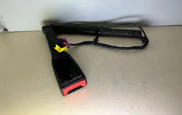 Opel Signum Front seatbelt buckle 13127944F BAMPT11117