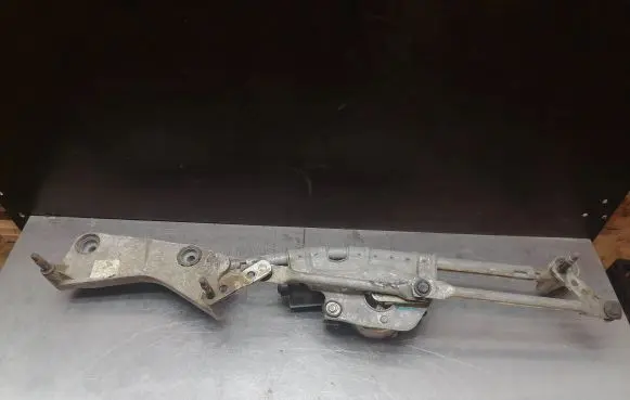 Mercedes-Benz ML W164 Front wiper linkage and motor A1648201742