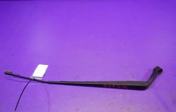 Toyota Avensis T250 Front wiper blade arm