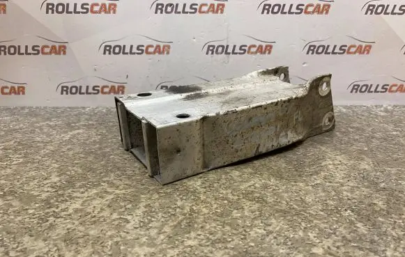 Mercedes-Benz C W204 Front bumper mounting bracket A2046201195
