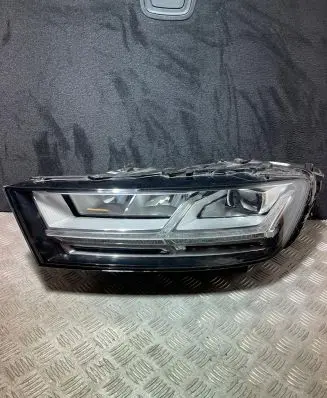Audi Q7 4M Headlight/headlamp 4M0.941.033.C