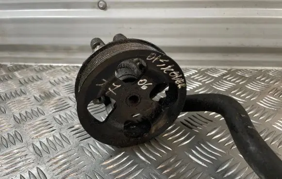 Land Rover Discovery 3 - LR3 Power steering pump Qvb500400