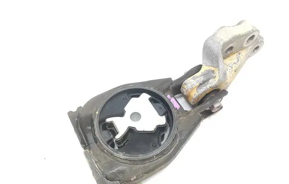 Mazda CX-30 Engine mount bracket