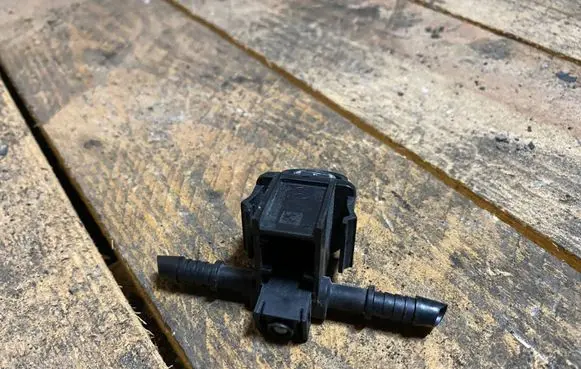 Windshield washer spray nozzle