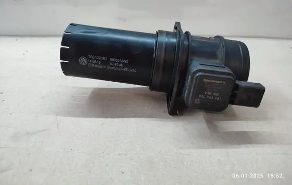 Volkswagen Golf VI Mass air flow meter 3C0129363