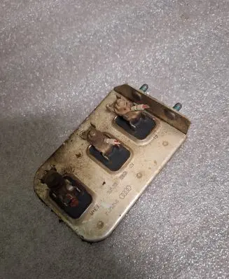 Audi A6 S6 C5 4B Coolant fan relay 8D0959493A