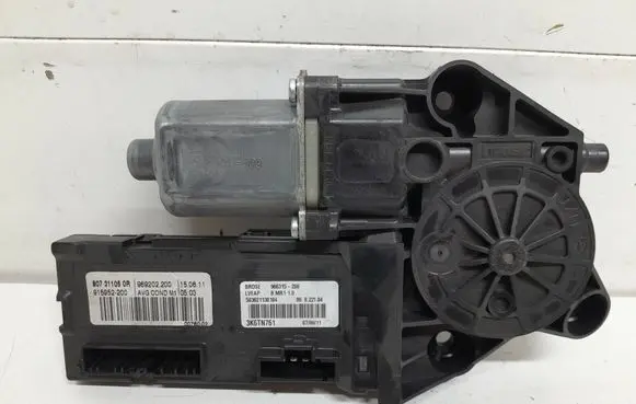 Renault Scenic III - Grand scenic III Front door window regulator motor 807311050R 915952 968431