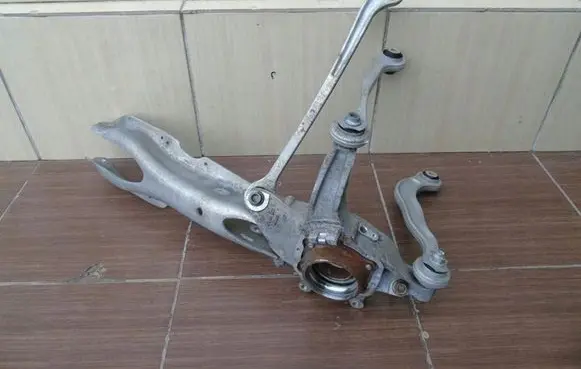 Mercedes-Benz S W221 Rear wheel hub spindle/knuckle 2210705