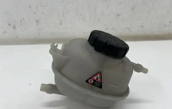 Mercedes-Benz CLA C118 X118 Coolant expansion tank/reservoir A2475000149