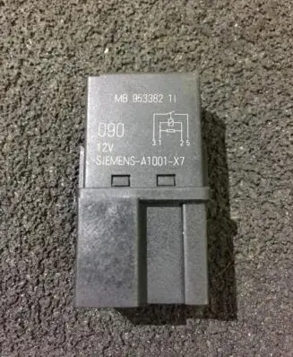 Mitsubishi Carisma Other relay mb9533821l v23074