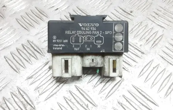 Volvo S70 V70 V70 XC Coolant fan relay 9442934