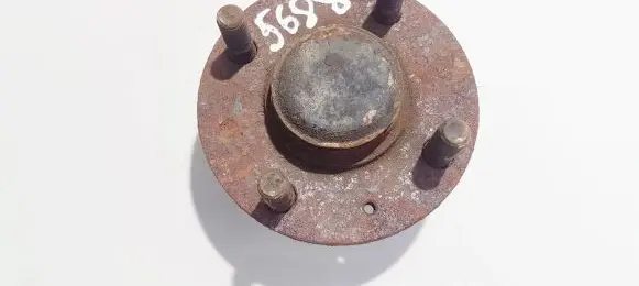 Mitsubishi Carisma Rear wheel hub