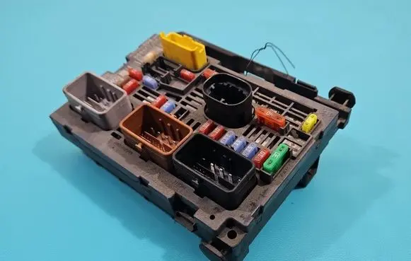 Peugeot Partner Central body control module 9807028880 IMPRK1509390