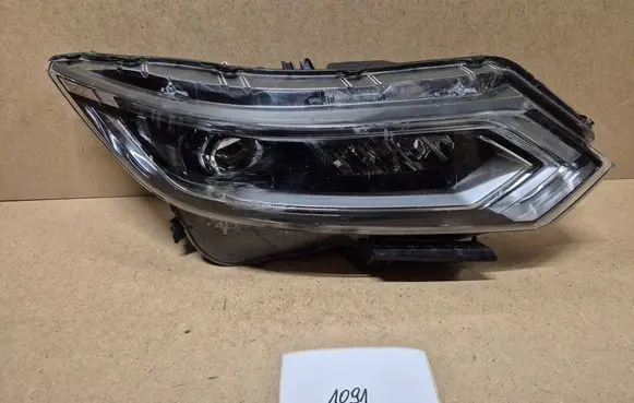 Nissan Qashqai Headlight/headlamp 10019011