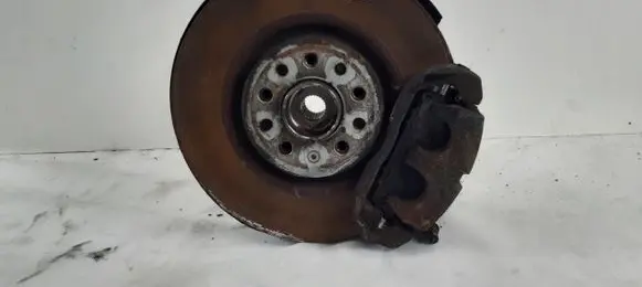 Jeep Cherokee Front wheel hub spindle knuckle