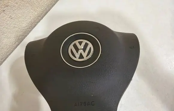 Volkswagen PASSAT B6 Steering wheel airbag 3C8880201L