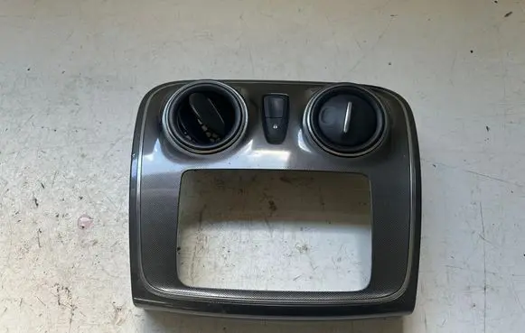 Dacia Sandero II Dash center air vent grill 682603655R