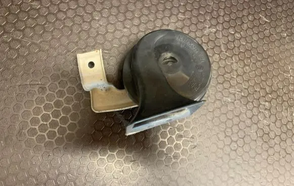 Audi A8 S8 D2 4D Horn signal 0092018 CH2139