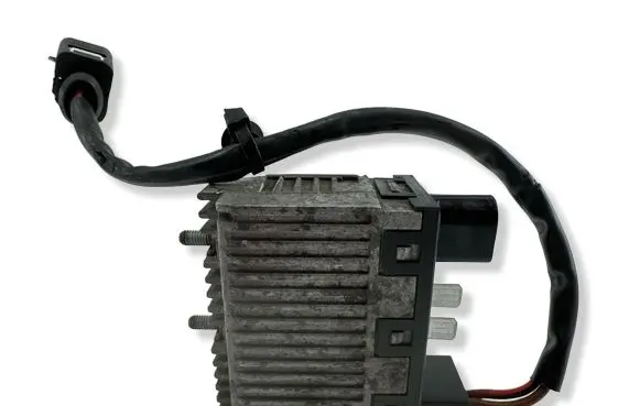 Audi RS4 B7 Coolant fan relay 8E0959501Q