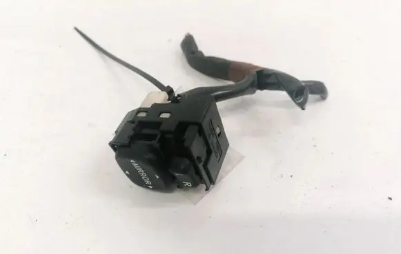 Toyota Corolla Verso AR10 Wing mirror switch 183574