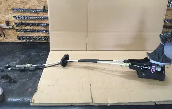 Opel Insignia A Gear shifter/selector 55563829