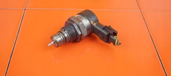 KIA Sorento Fuel pressure sensor 0281006037