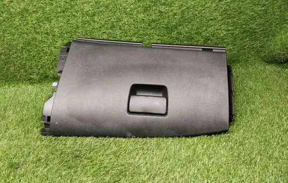 Chevrolet Cruze II Glove box lid/cover 84122176 809773364
