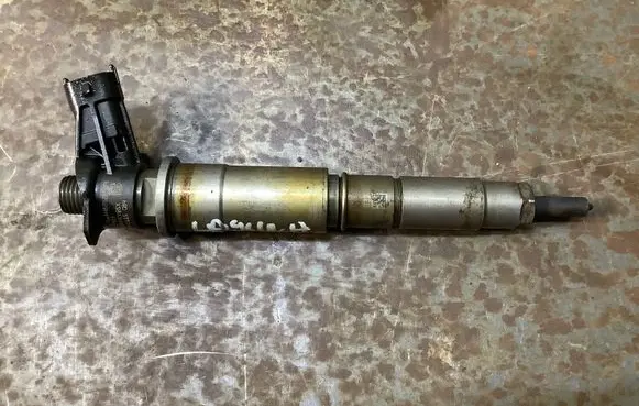 Renault Laguna III Fuel injector 0445115084 140923 62828929