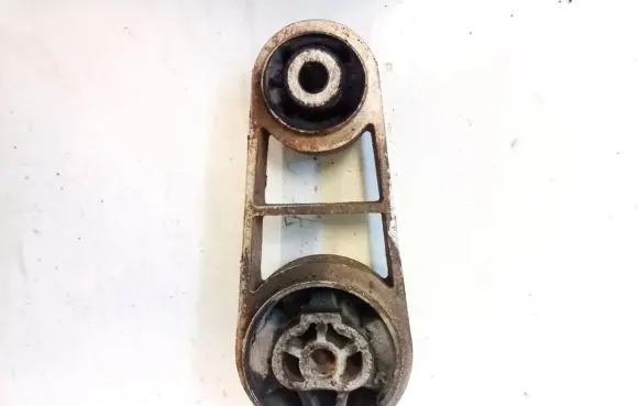 Ford Mondeo Mk III Engine mount bracket